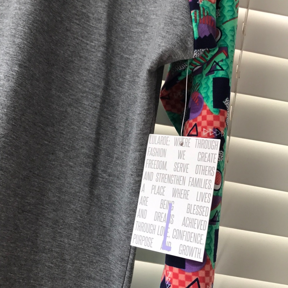 LulaRoe Randy Top - Picture 2 of 2
